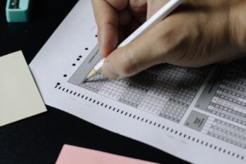Concorsi pubblici: bando a Caserta per 7 diplomati e laureati