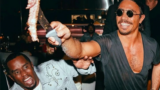 Salt Bae di nuovo imbarazzante: 600$ per stare a telefono