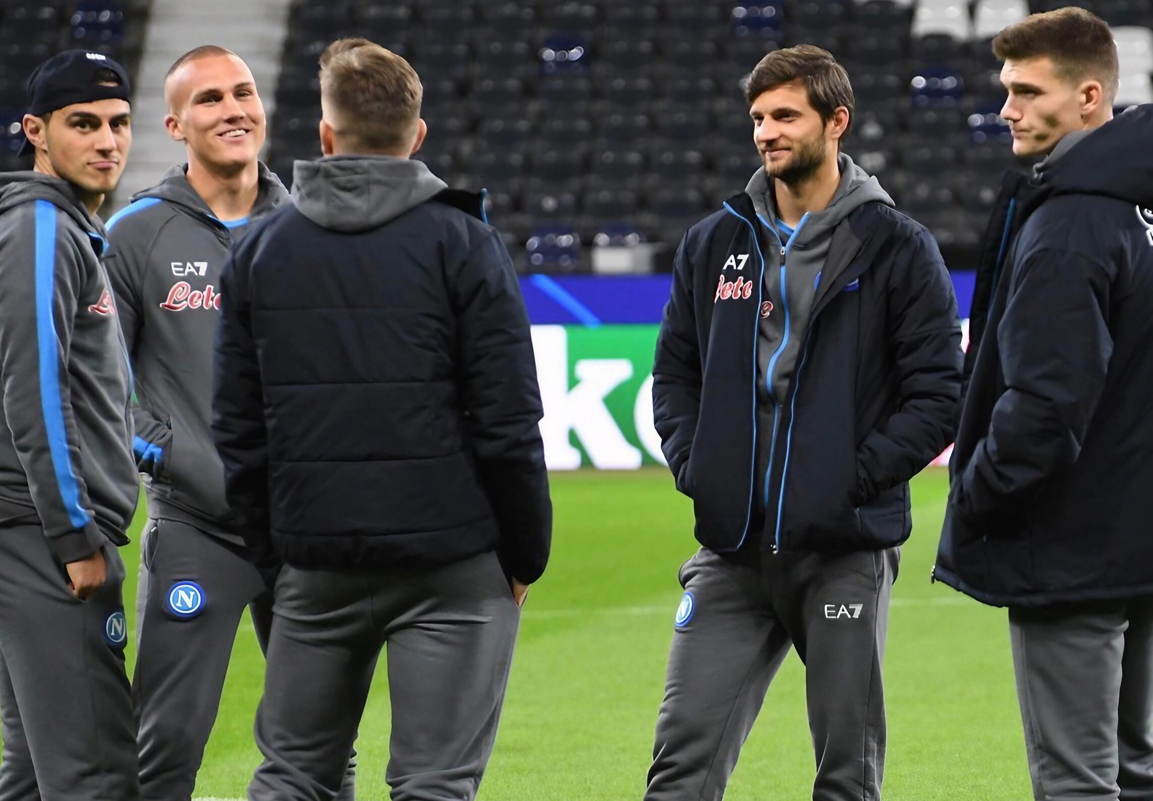 Jugadores de fútbol del SSC Napoli antes de un partido