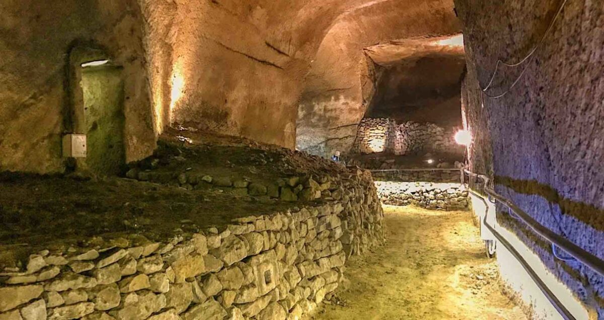 圣玛丽亚马焦雷阿拉彼得拉桑塔大教堂地下路线那不勒斯地下 lapismuseum-1210x642-1