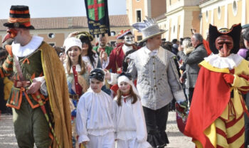 Carnaval en Carditello con danza del siglo XIX, espectáculos, ponis y visitas.