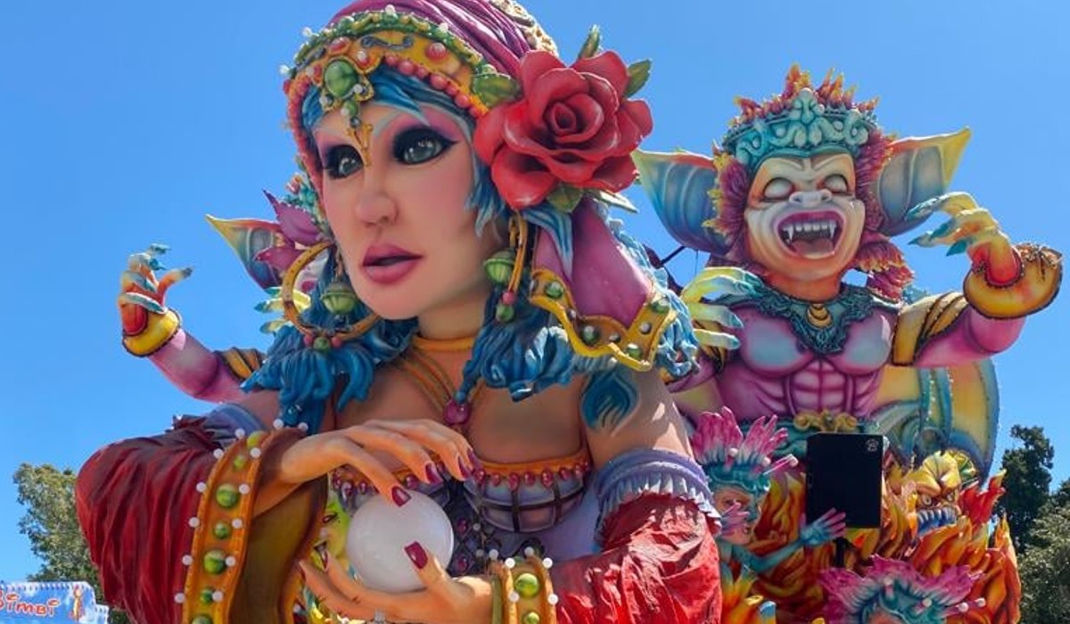 Carroza alegórica en el Carnaval Palmés