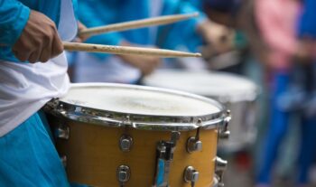 Baterista actuando para la inauguración del carnaval de Salta, Argentina