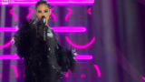 Sanremo 2023: gli abiti sorprendenti dei cantanti e degli ospiti sul palco