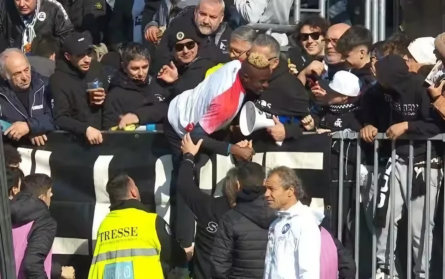 Osimhen, calciatore SSC Napoli, sale sugli spalti durante Spezia - Napoli.