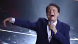 Sanremo 2025, what did Massimo Ranieri do to the eye?