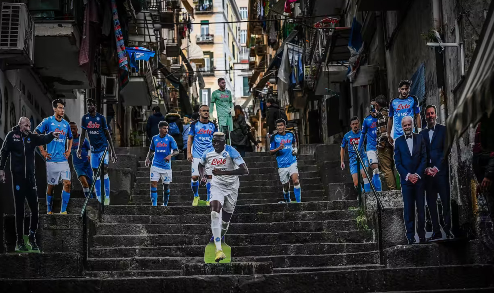 siluetas-nápoles-barrios-españoles-escaleras