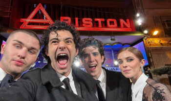 Sanremo 2023, Mare Fuori: i ragazzi salgono sul palco, il video