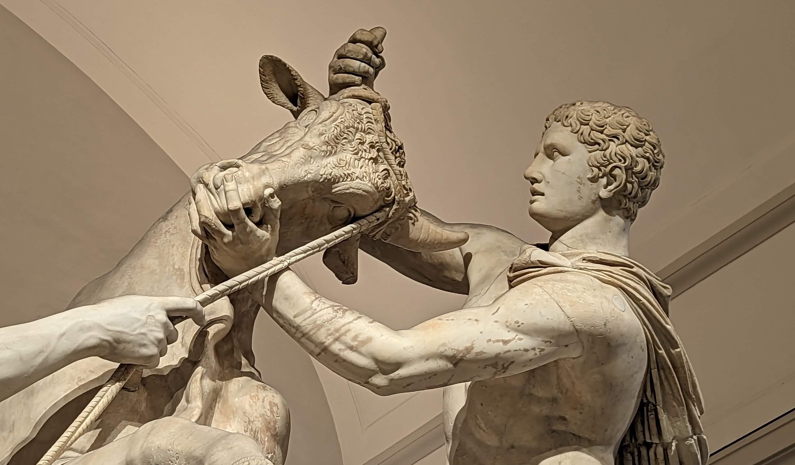 Farnese Bull no Museu Arqueológico Nacional de Nápoles