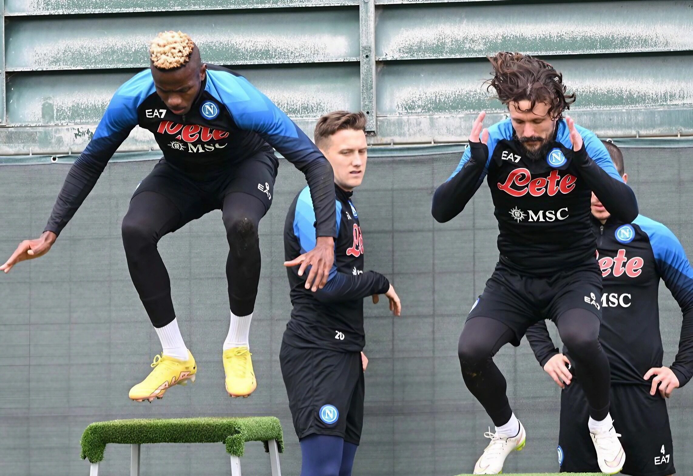 Victor Osimhen e Mario Rui, calciatori SSC Napoli, in allenamento