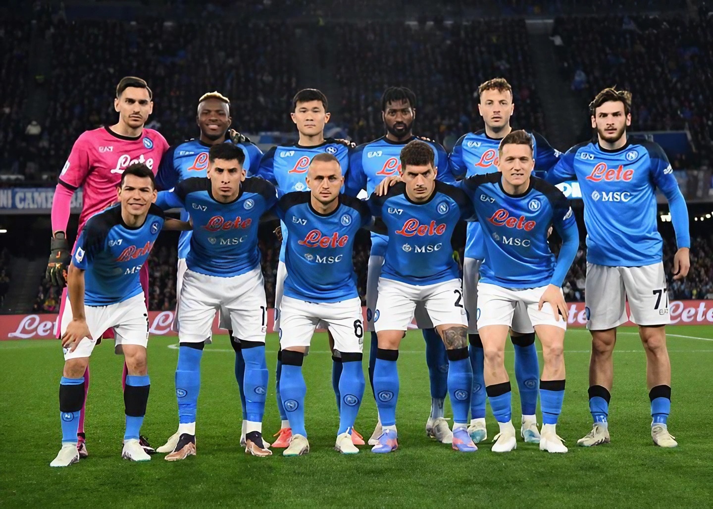 SSC Napoli team posing before a match