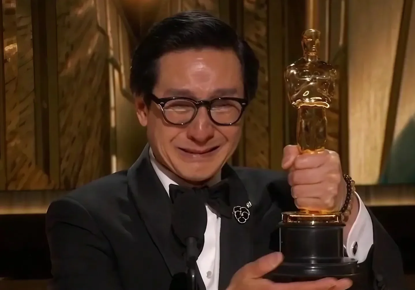 Ke Huy Quan wins the Oscar in 2023 for best supporting actor