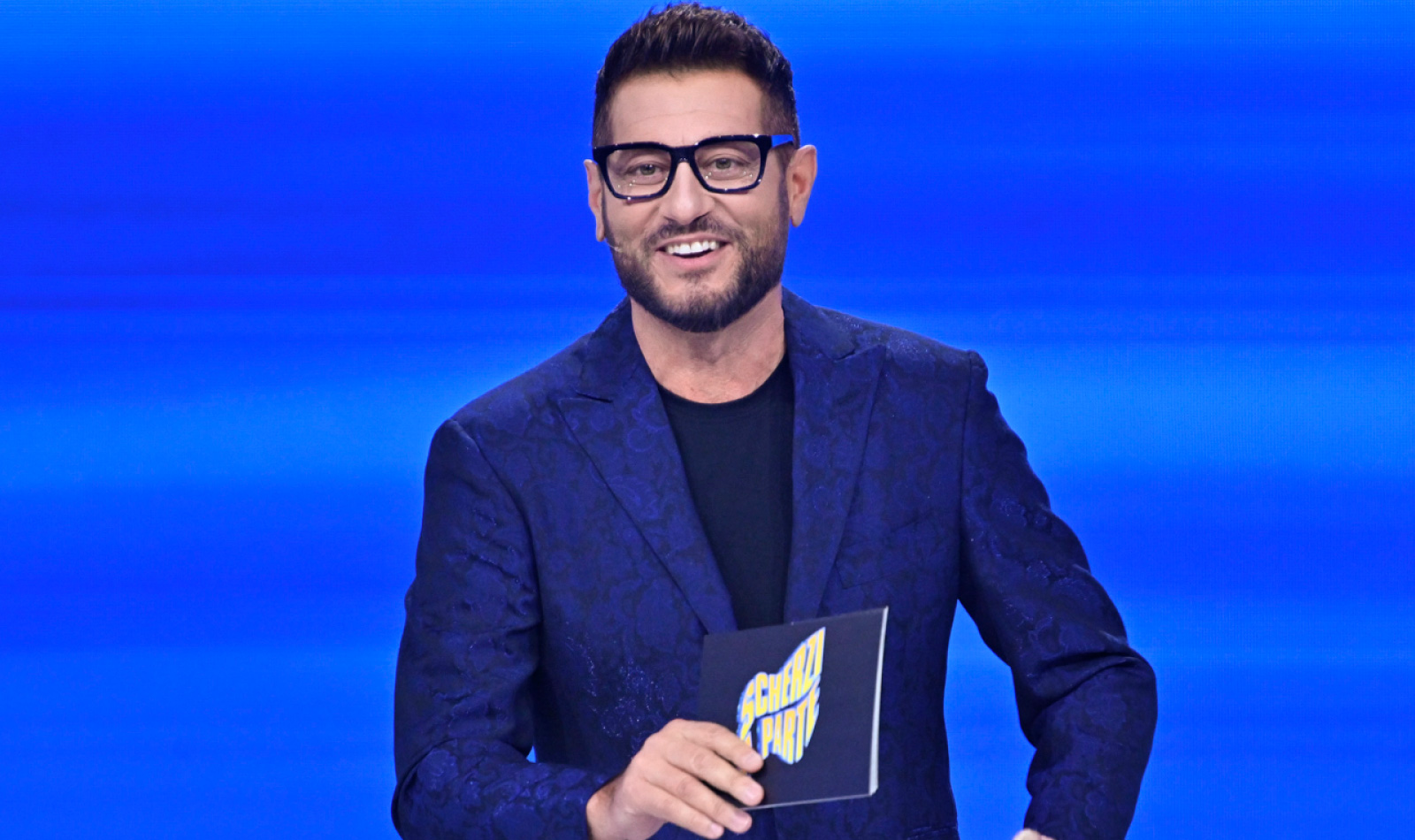 Enrico papi, durante la presentación de un programa de Mediaset