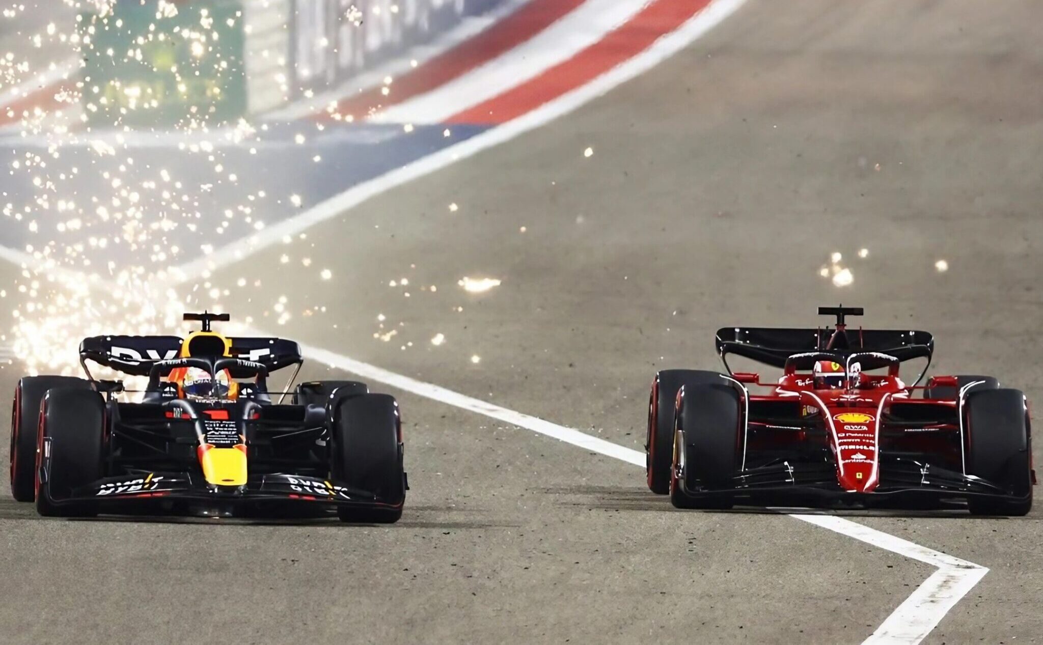 Auto Ferrari e Red Bull che competono per la posizione