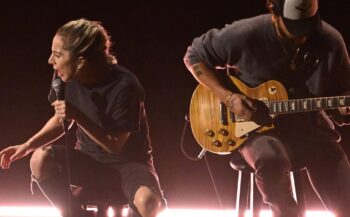 Perché Lady Gaga ha cantato agli Oscar senza trucco: ecco video