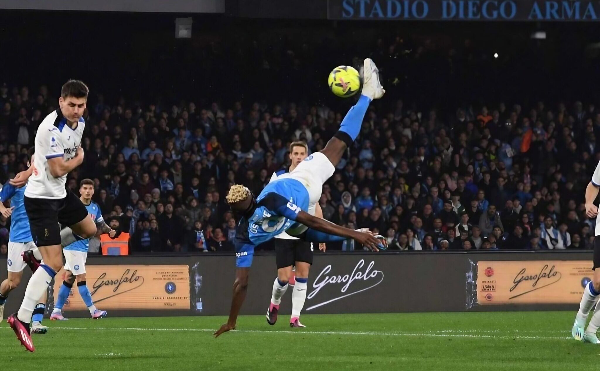 osimhen calcio con rovesciata