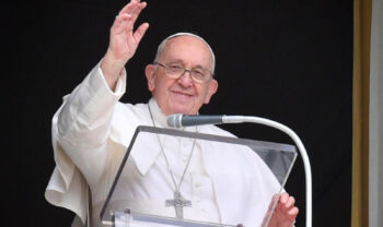 Papa Francesco ricoverato, infezione respiratoria: ecco come sta