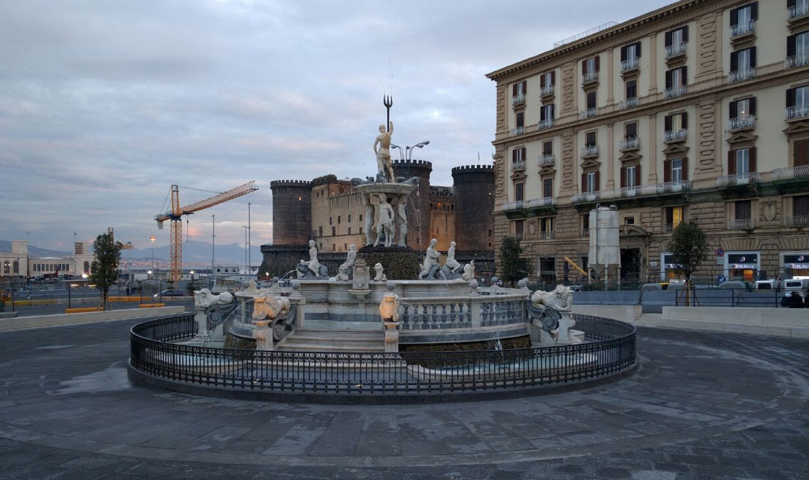 piazza municipio a Napoli