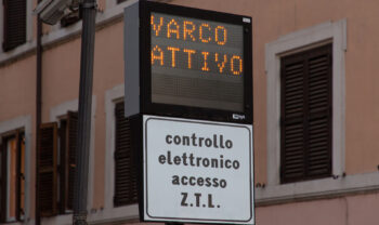 Neue ZTL in Secondigliano im April: Autostopps, gesperrte Straßen und alternative Routen