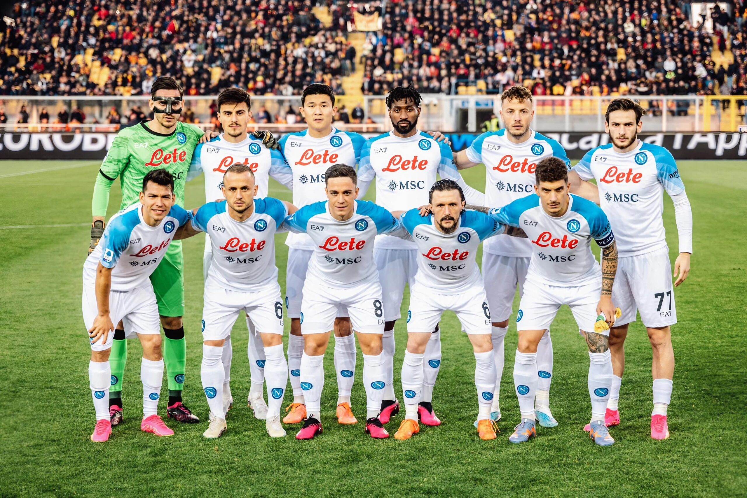 Стартовый состав SSC Napoli позирует перед матчем