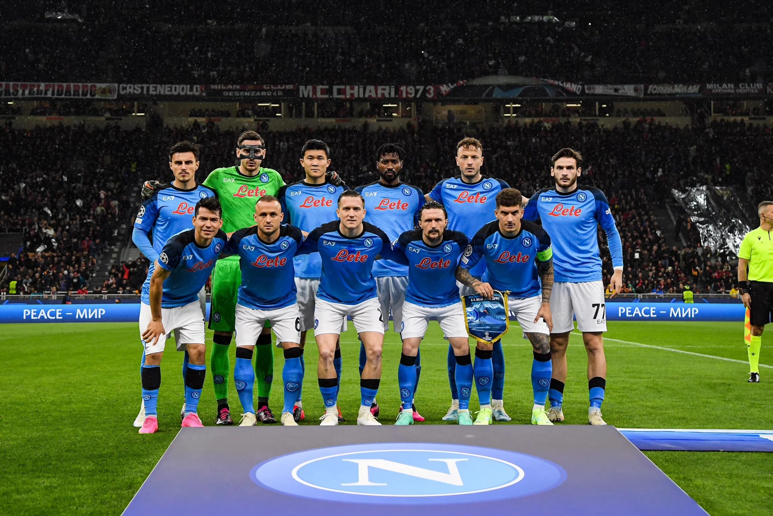 SSC Napoli team posing before a match