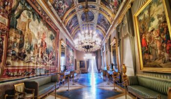 قصر نابولي الملكي بسعر 2 يورو لعيد الفصح: فتحات غير عادية