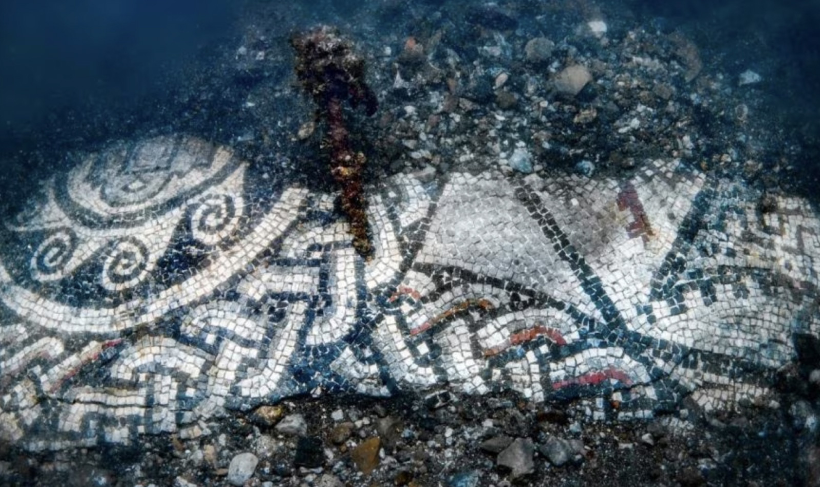 Tunisian blue mosaic in Baia Sommersa