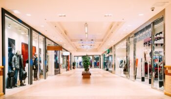 Centri commerciali in Campania tra ristrutturazioni e nuove aperture a Napoli e Pompei