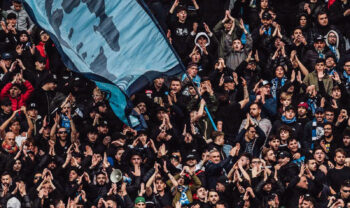 Scudetto, Maxi-Bildschirm bei Maradona für Udinese-Neapel. Ticketinfo