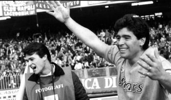 Maradona das rebellische Genie, die kostenlose Ausstellung in Pompeji mit 140 Fotos von Dios
