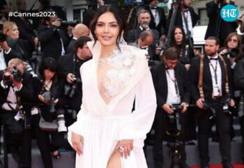 Cannes 2023, ex miss sul red carpet senza mutandine (foto)