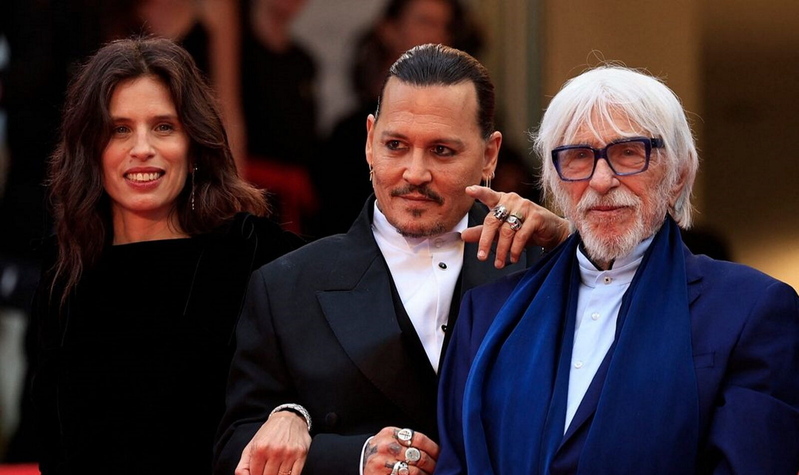 Cannes 2023, standing ovation for Johnny Depp: the star returns