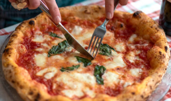 Neapel, Starita-Pizzen mit Rabatt für den Margherita-Tag