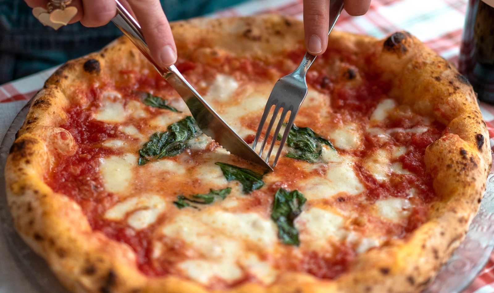 Starita's Margherita pizza