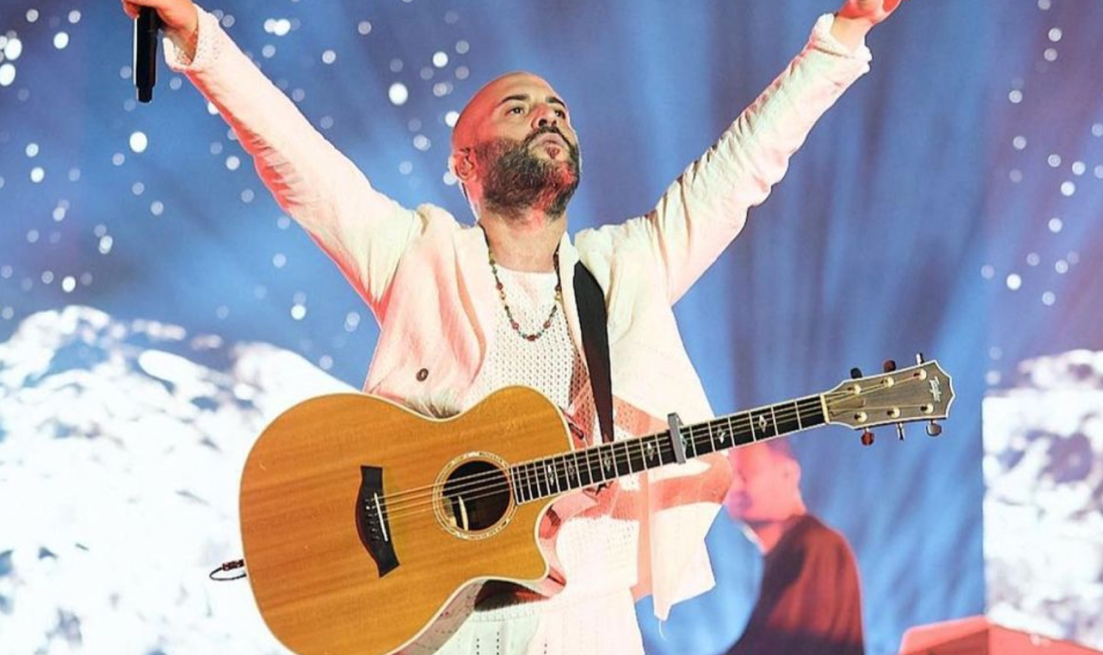 giuliano sangiorgi al concerto per l'emilia romagna