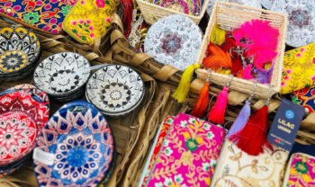 Le marché oriental d'Agrabah dans le village de conte de fées d'Avellino