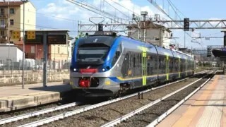 Sciopero treni a Napoli il 27 e 28 febbraio, orari e servizi garantiti metro linea 2