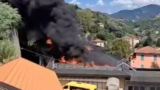 Incendio scuola a Genova Mignanego, un intossicato ma è vivo