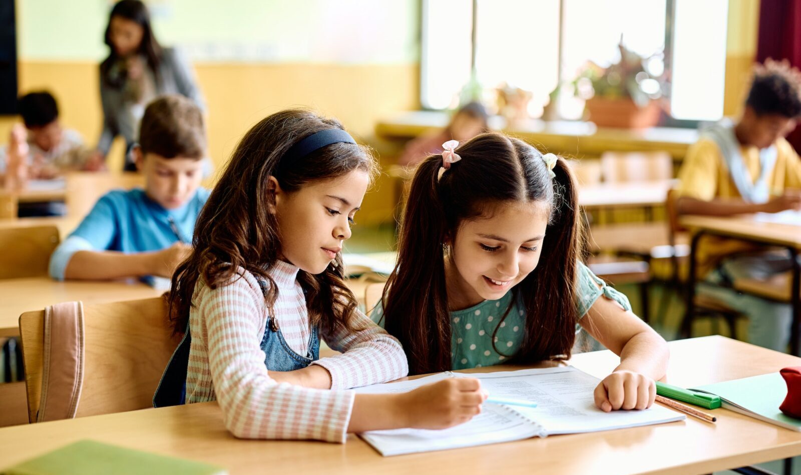 Vacances scolaires 2023-2024 et jours fériés : le calendrier avec toutes  les dates - L'Etudiant