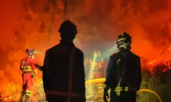 Incendio a Tenerife, oltre 12.000 evacuati, a rischio intere città