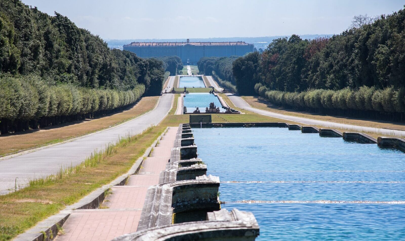 Promenade im Park des Königspalastes von Caserta