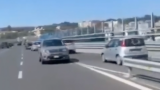 Сумасшедшая езда по кольцевой дороге на внедорожнике задним ходом в Неаполе (Видео)