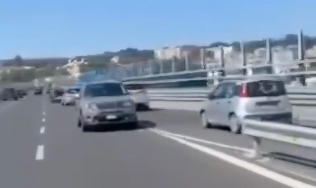 Folle guida in tangenziale col SUV in retromarcia a Napoli (Video)