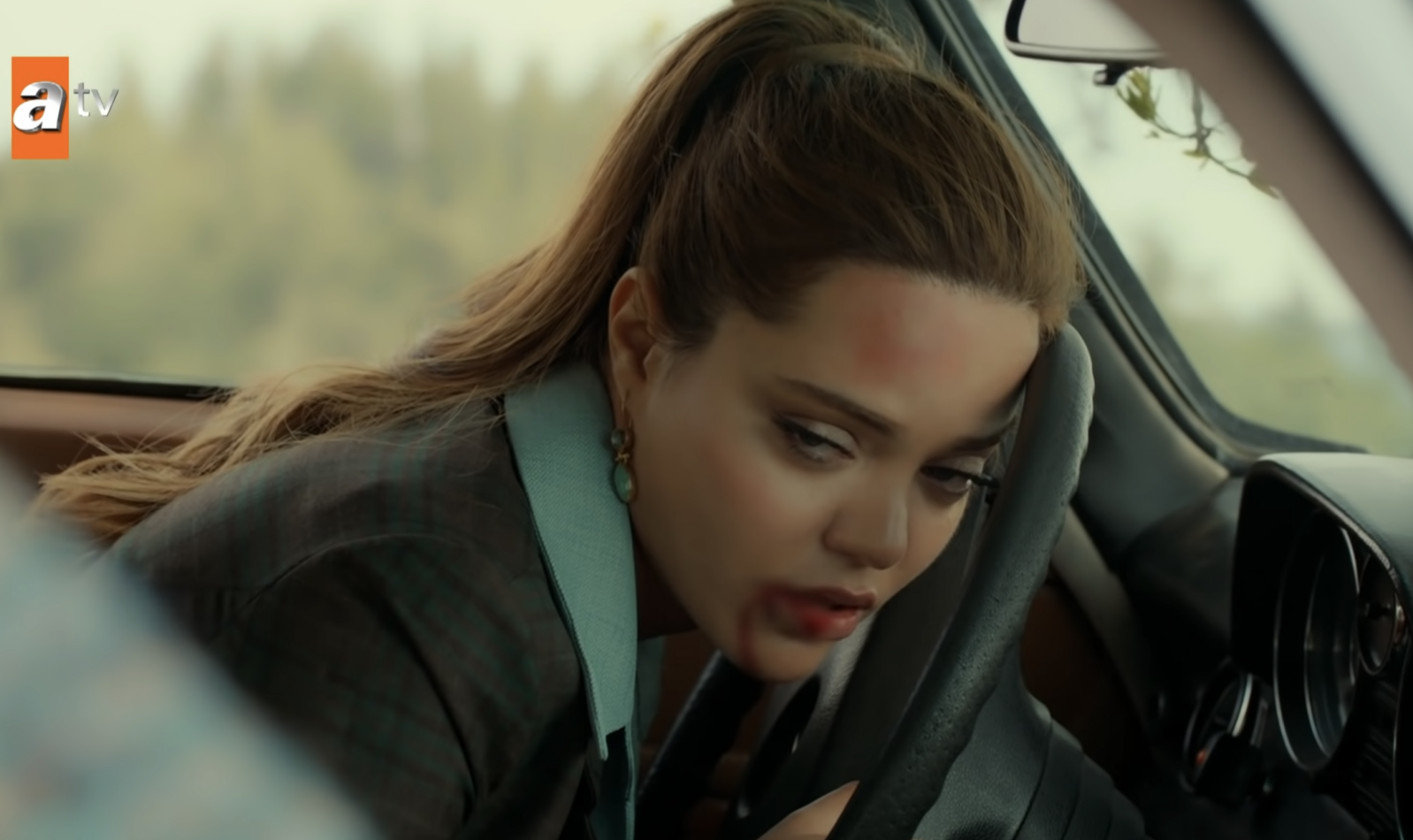 Zuleyha ha un incidente d'auto