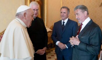 Papa Francesco riceve Sylvester Stallone “cresciuti con i suoi film”