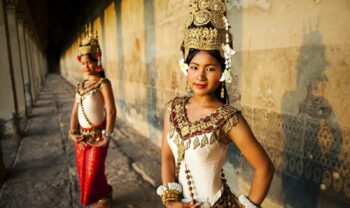 Традиционные танцоры аспары Камбоджи