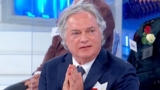 Uomini e Donne, Elio Servo lascia e se ne va “Non si trova l’amore”