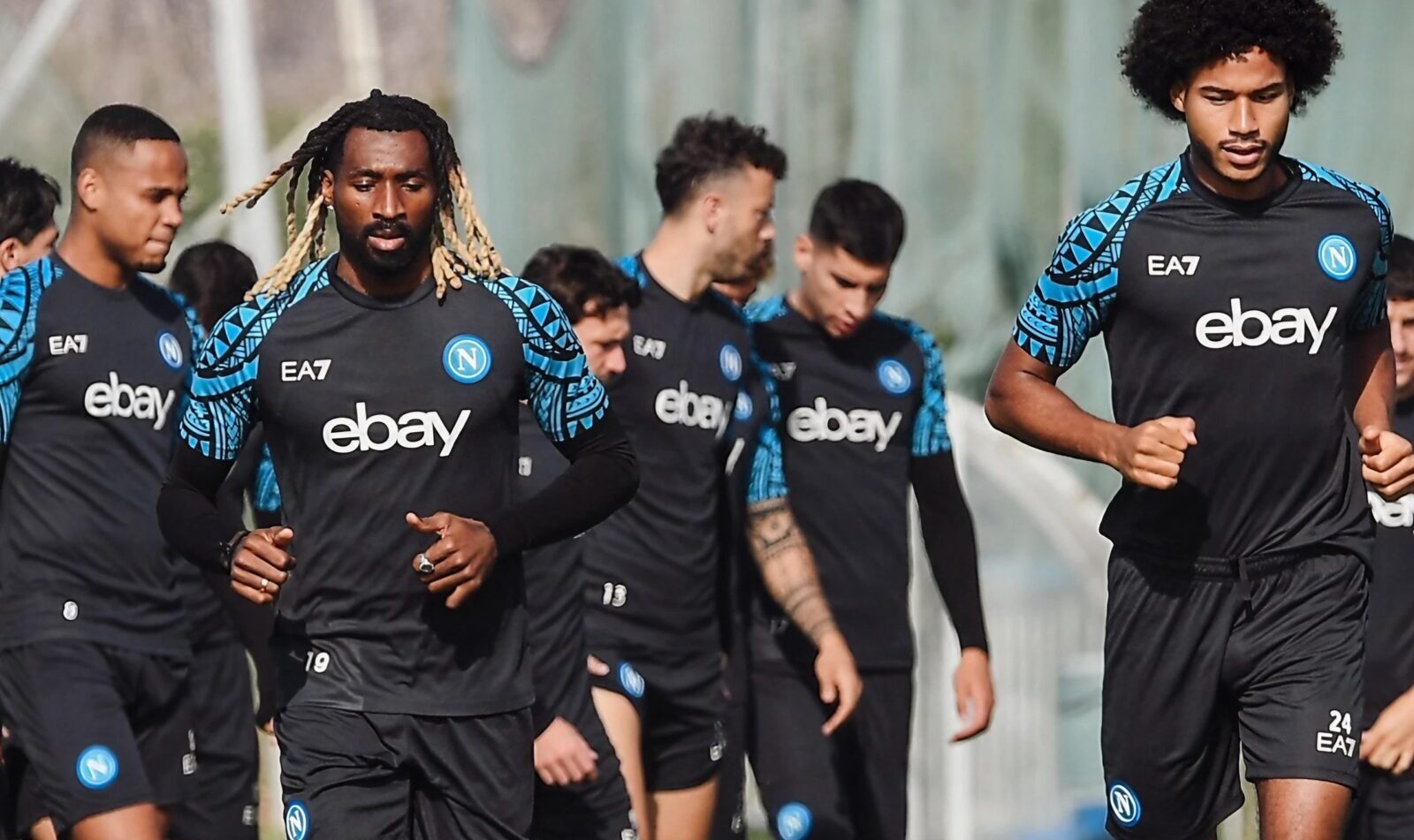 Jogadores de futebol de Anguissa e Cajuste SSC Napoli em treinamento