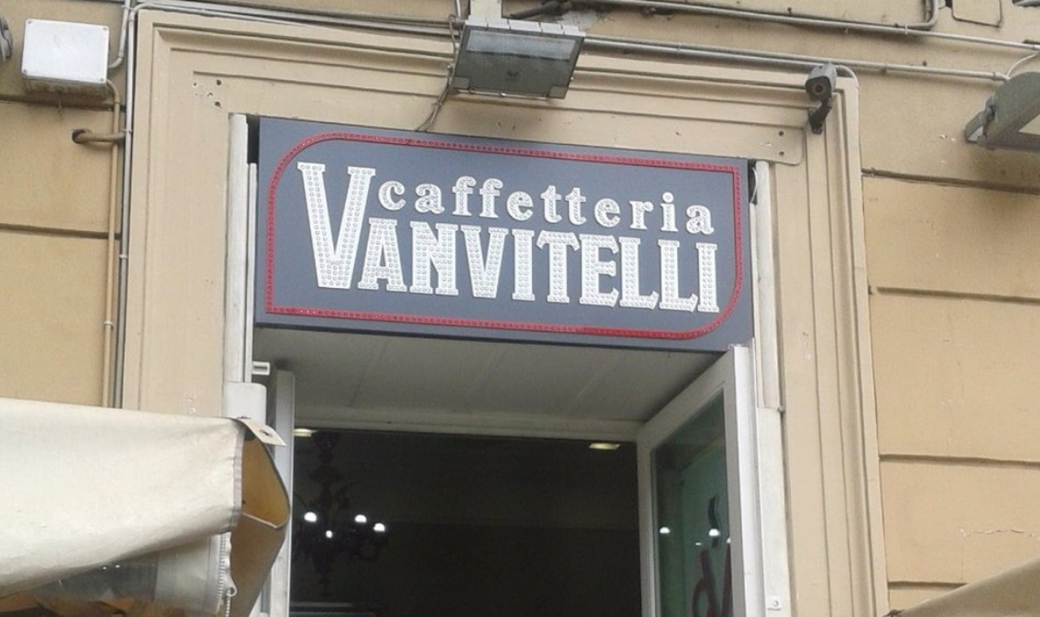 Ванвителли-Вомеро-кафетерий