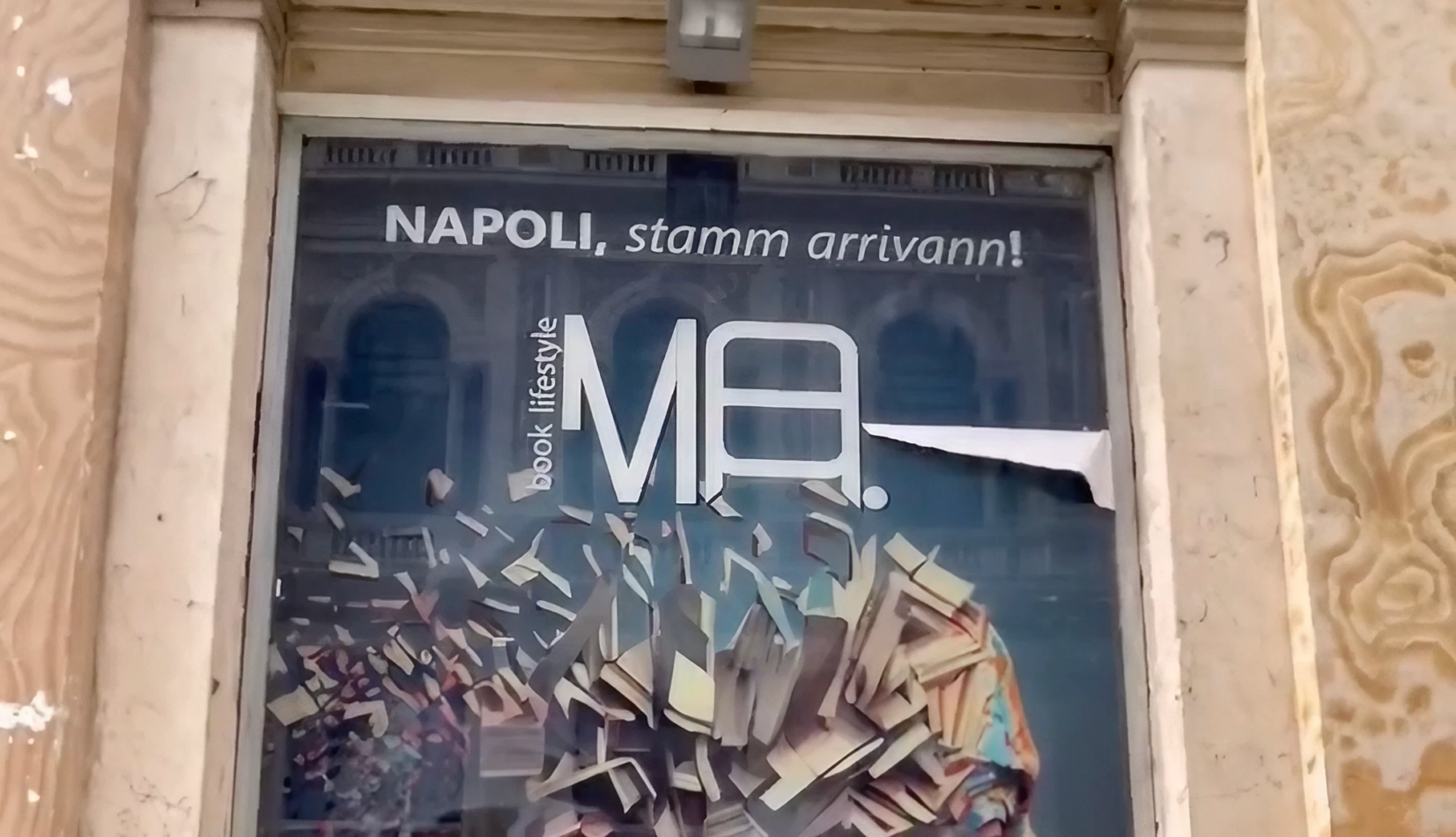 Mondadori apre a Napoli
